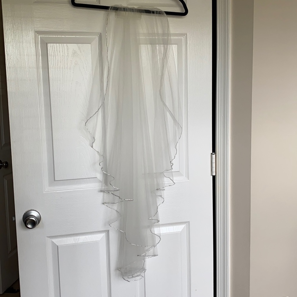 Bridal veil with single comb. Diamond sparkle trim